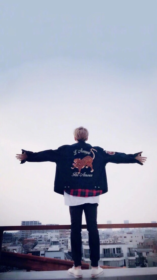 鹿晗壁纸高清全屏无水印,鹿晗最新壁纸高清无水印