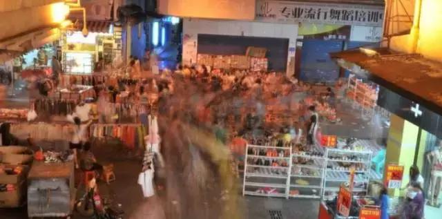 广州的一座荒废的商场,广州消失的城中城