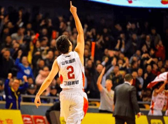 独行侠签下丁彦雨航,小牛队签丁彦雨航