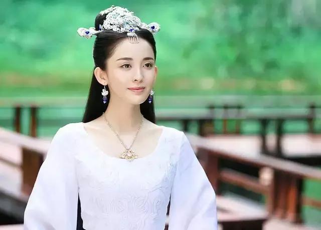 古力娜扎深夜晒照,古力娜扎夜晚晒照