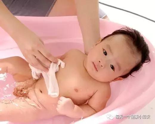 孩子发烧就一定要挂水吗,孩子发烧就一定吃消炎药吗