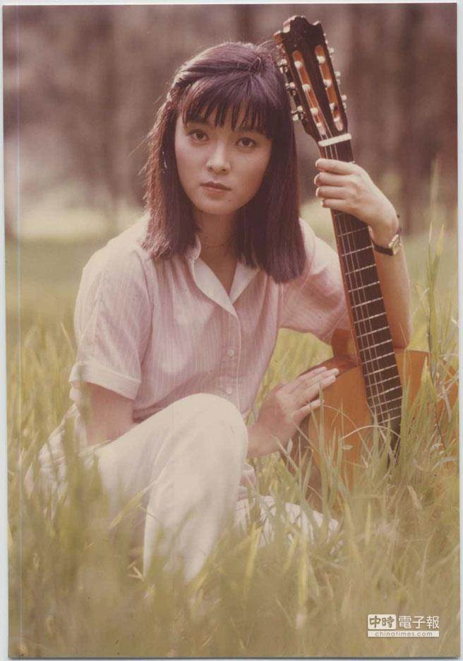 她是甄珍的妹妹，曾经的清纯让邱淑怡黯然失色，现在却疾病缠身