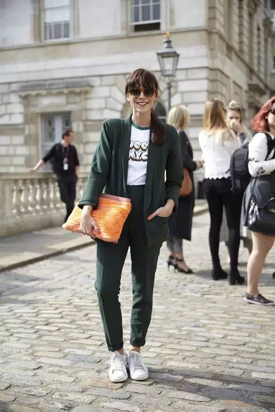 西装+T恤=时髦帅气又有女人味