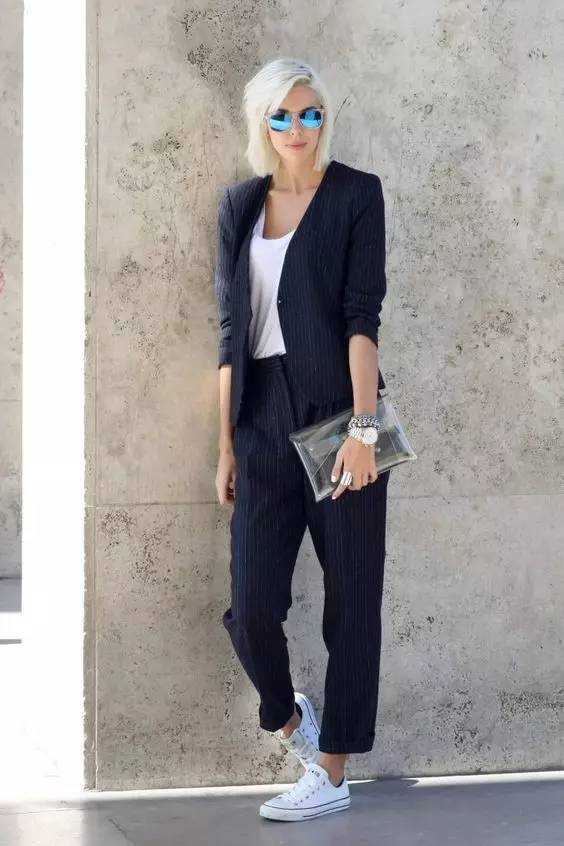 西装+T恤=时髦帅气又有女人味