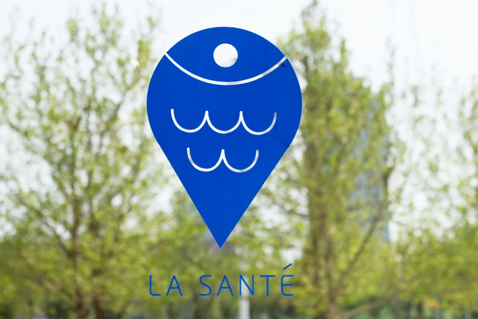 BLUFISH｜他在天津造了这座蓝色的饕餮城堡，只为把青梅竹马的她从巴黎追回来