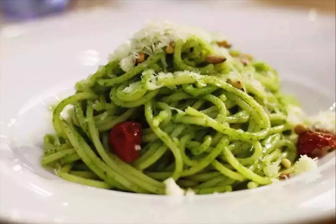 BLUFISH｜他在天津造了这座蓝色的饕餮城堡，只为把青梅竹马的她从巴黎追回来