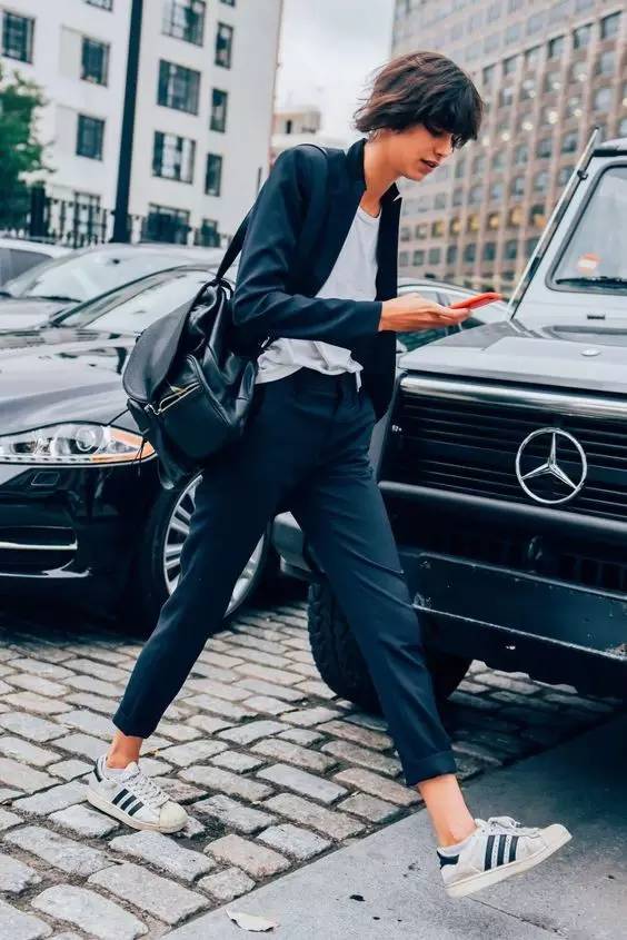 西装+T恤=时髦帅气又有女人味