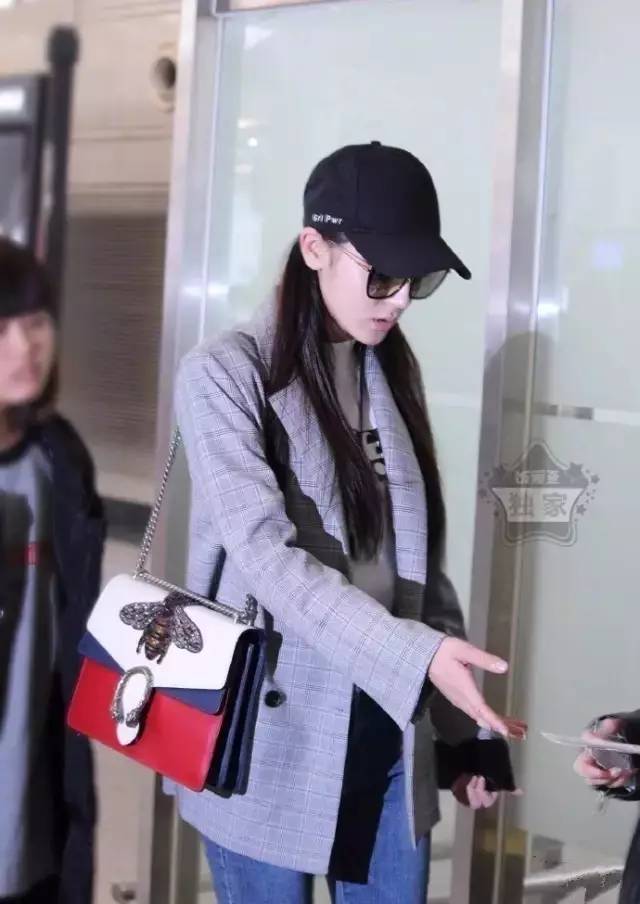 西装+T恤=时髦帅气又有女人味