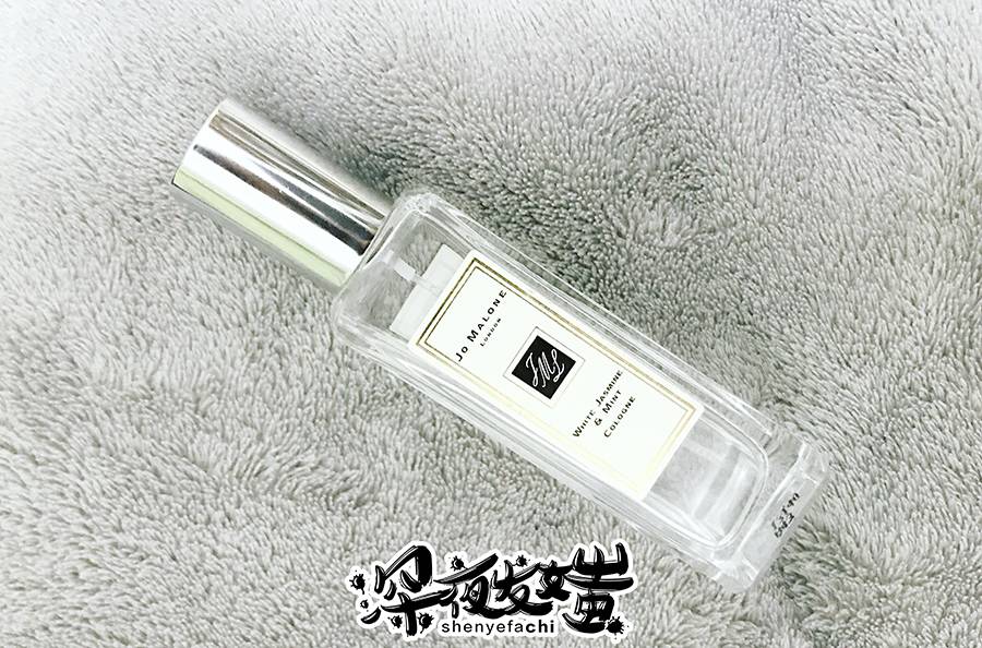 为什么买的香水味道一样的,为什么别人买的香水那么好闻