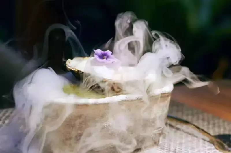 BLUFISH｜他在天津造了这座蓝色的饕餮城堡，只为把青梅竹马的她从巴黎追回来