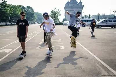 曾经这些鞋穿在脚下我没有珍惜，现在我跪着也找不回来了