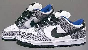 曾经这些鞋穿在脚下我没有珍惜，现在我跪着也找不回来了