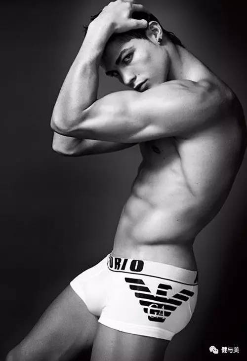 足坛肌肉男,足球肌肉男c罗