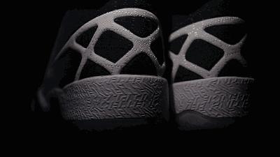 曾经这些鞋穿在脚下我没有珍惜，现在我跪着也找不回来了