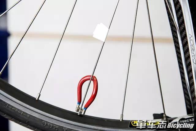 单车轮圈偏摆怎么调,单车轮子偏摆