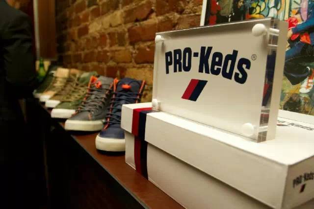 为了你脚上的帆布鞋，几家大牌每年要打50亿美元的战争