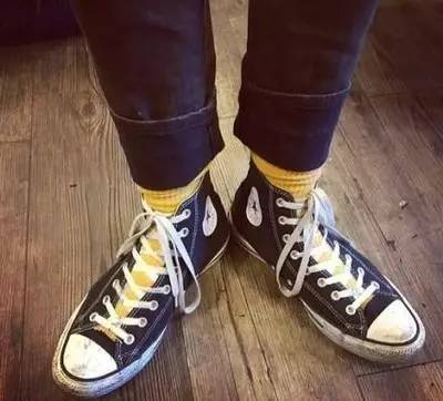 曾经这些鞋穿在脚下我没有珍惜，现在我跪着也找不回来了