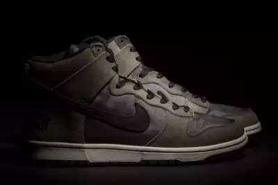 曾经这些鞋穿在脚下我没有珍惜，现在我跪着也找不回来了