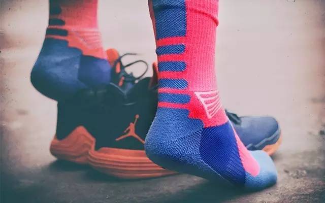 板鞋打球磨脚怎么办,打球磨脚是鞋问题还是袜子