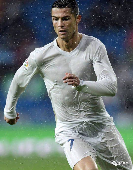 足坛肌肉男,足球肌肉男c罗