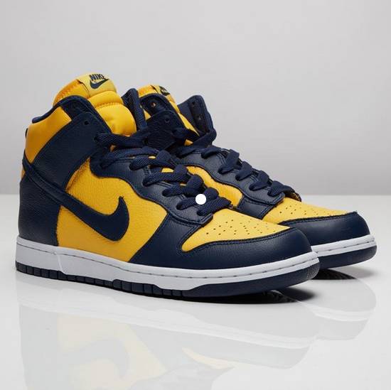 曾经这些鞋穿在脚下我没有珍惜，现在我跪着也找不回来了