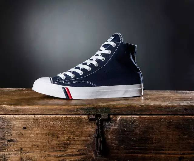 为了你脚上的帆布鞋，几家大牌每年要打50亿美元的战争