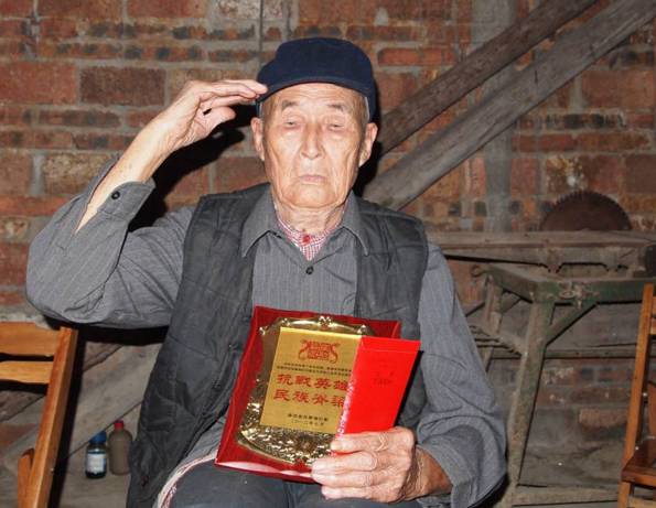 怎么回事，抗战老兵收到来自东京的问候