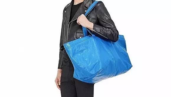 0.99PK2145美元！你最熟悉的宜家大蓝包出了巴黎世家同款