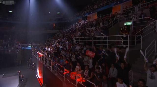 罗纳尔多给faker颁奖的视频,罗纳尔多单骑闯关