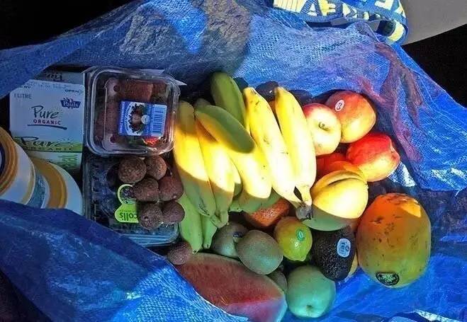 0.99PK2145美元！你最熟悉的宜家大蓝包出了巴黎世家同款