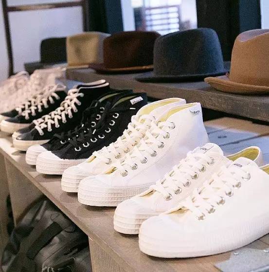 为了你脚上的帆布鞋，几家大牌每年要打50亿美元的战争