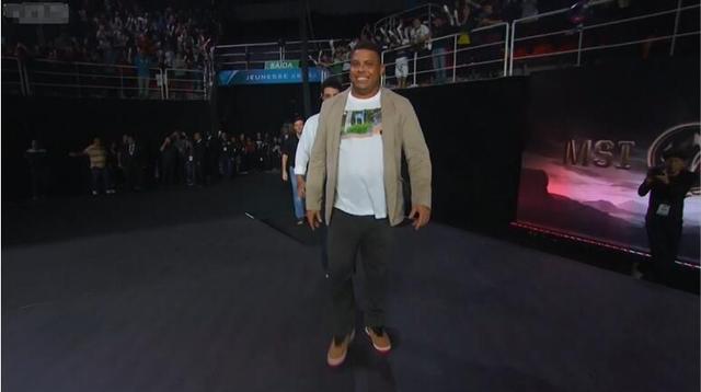 罗纳尔多给faker颁奖的视频,罗纳尔多单骑闯关