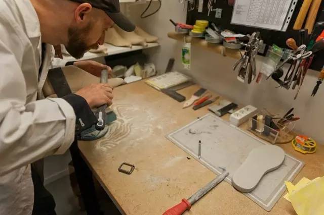 为了你脚上的帆布鞋，几家大牌每年要打50亿美元的战争