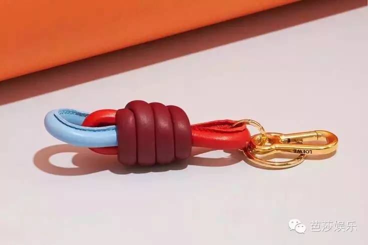 gigihadid私服都是神仙单品,gigihadid化妆包