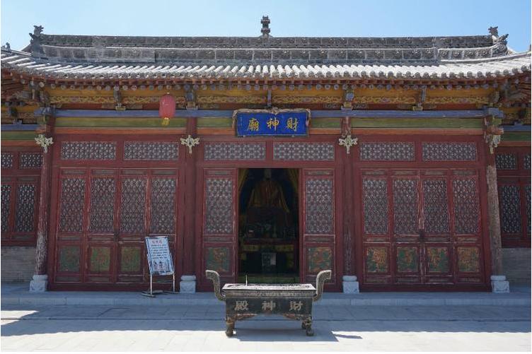 故事：打碎财神爷的塑身，获得意外横财，老了却无儿无女成了乞丐