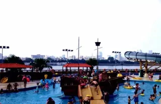 还坐什么地铁？坐上这趟最美公交，我宁愿堵成狗！