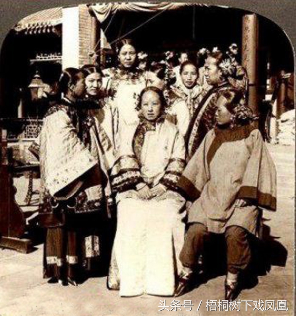 古人穿的鞋子为什么总是翘起来,为什么古人鞋尖翘起