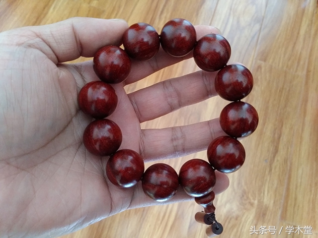 小叶紫檀手串的金星和棕眼的区别,小叶紫檀手串有金星