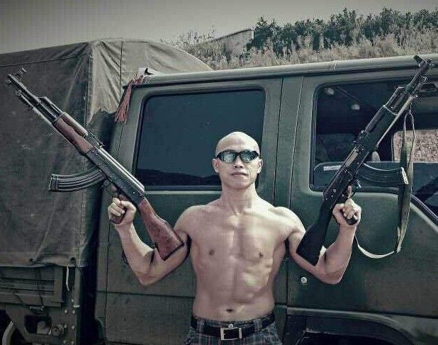 播求被日本选手ko的比赛,播求打嘲讽他的人