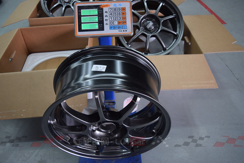 高尔夫7gti改18轮毂,高尔夫7gti改装外观案例