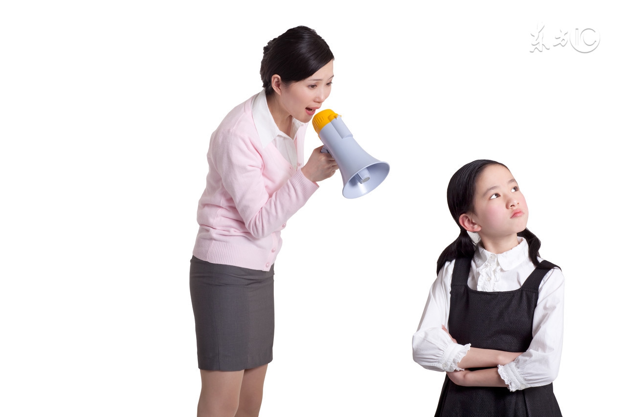孩子被同学骂聪明的妈妈这样教育,孩子被老师批评了家长应该怎么做