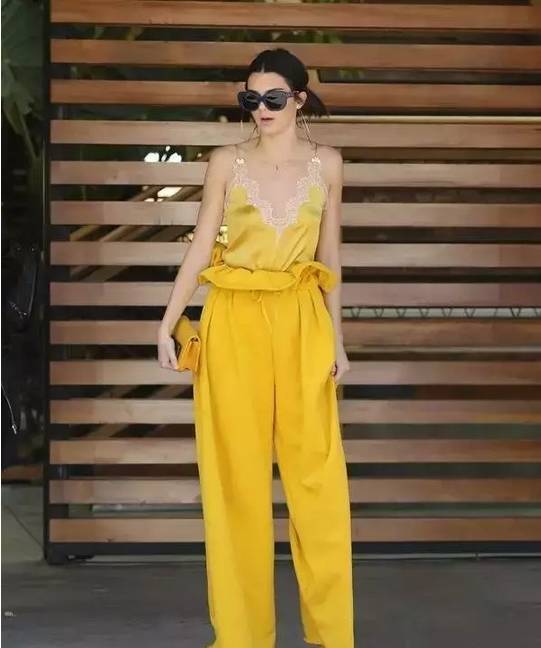 樱草黄色明亮显白又高级,樱草黄如何配色