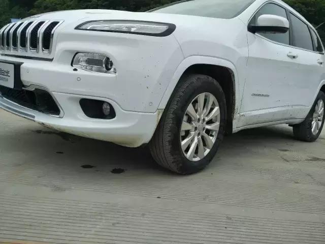 2017jeep自由光内饰功能,2017款jeep自由光可以播放视频