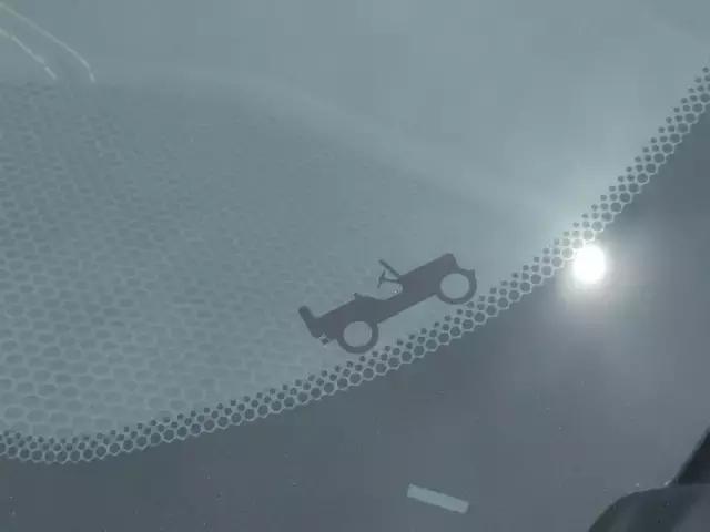 2017jeep自由光内饰功能,2017款jeep自由光可以播放视频