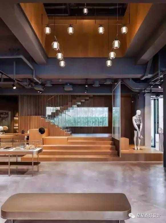 mcm官方旗舰店官包,mcm旗舰店是真的吗