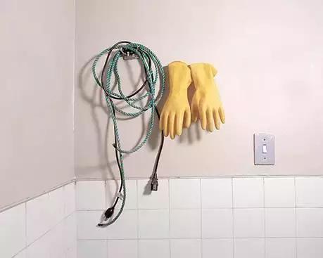 80后女同摄影师深入“诊所”，再现野蛮残暴的性倾向治疗