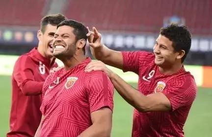 沪上德比最新比赛,上海滩德比一触即发谁是沪上老大