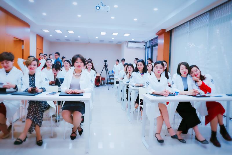 S庆熙美*联学**合办学：激光美容全新的美容培训课程