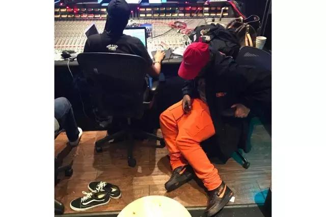 怎么搭配yeezyboost350v2,yeezyboost350v2灰橙穿搭