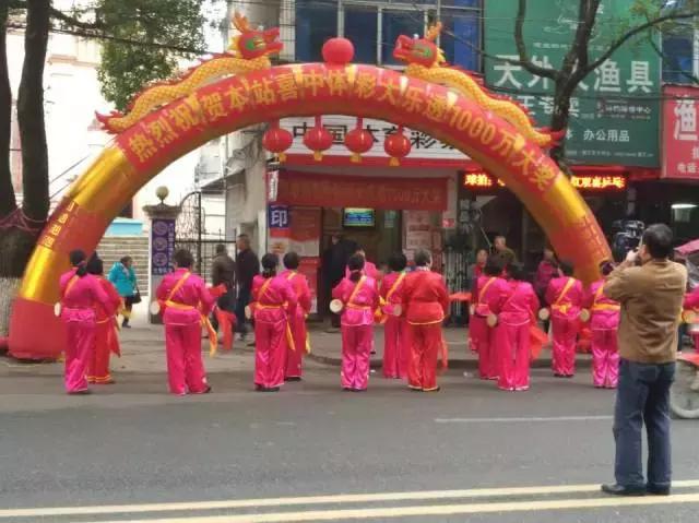 大乐透中奖海南彩民,大乐透2019年82期彩民中奖票面